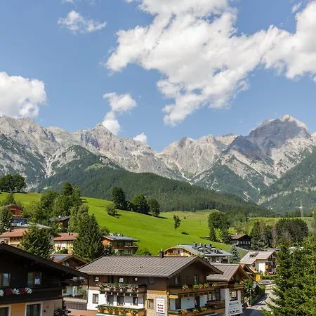 尼德瑞特尔酒店 3*